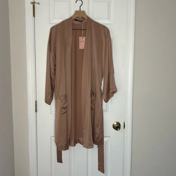 Quince Washable Silk Robe, Toasted Almond, One Size. NWT - Picture 2 of 7